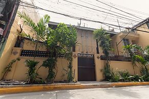 RedDoorz near PNR Espana Station