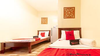 RedDoorz near PNR Espana Station