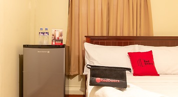 RedDoorz near PNR Espana Station