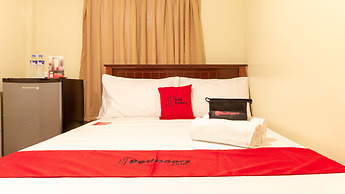 RedDoorz near PNR Espana Station