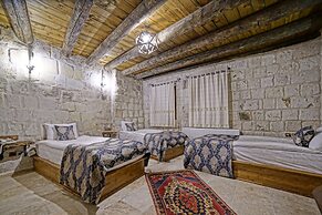 Risus Cave Suites