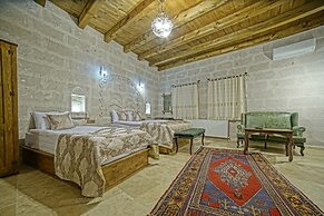 Risus Cave Suites