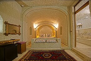 Risus Cave Suites