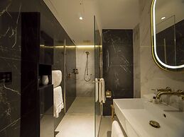 The Guardsman Hotel and Residences