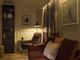 The Guardsman Hotel and Residences