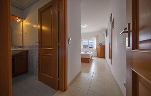 B41 - Windmill Modern with Pool