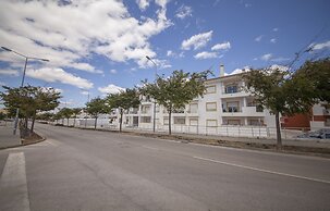 B41 - Windmill Modern with Pool