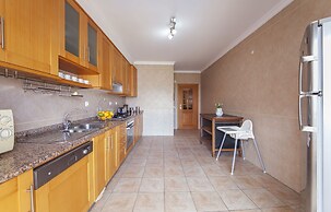 B41 - Windmill Modern with Pool