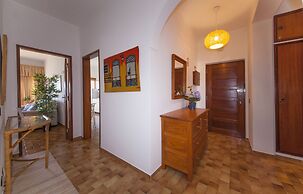 B43 - Spotless Seaview Apartment
