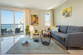 Beautiful w Balcony & Panoramic Sea View