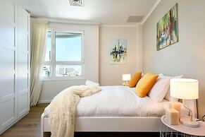 Beautiful w Balcony & Panoramic Sea View