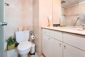 Beautiful w Balcony & Panoramic Sea View