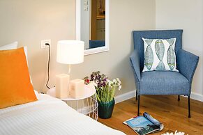 Beautiful w Balcony & Panoramic Sea View