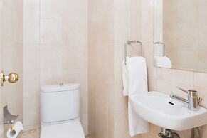 Luxurious Apt W Panoramic Sea View - 75m