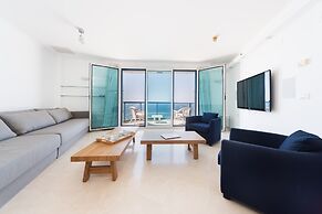 Luxurious Apt W Panoramic Sea View - 75m
