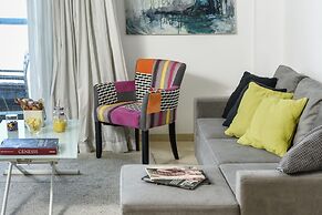 Panoramic Sea View Over Beach w Balcony