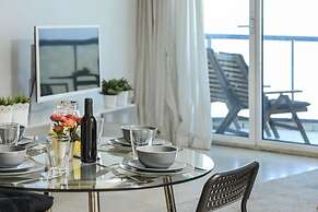 Panoramic Sea View Over Beach w Balcony