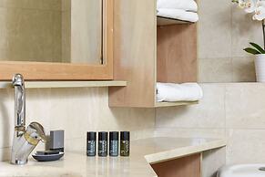 Panoramic Sea View Over Beach w Balcony