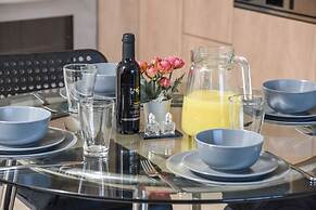 Panoramic Sea View Over Beach w Balcony