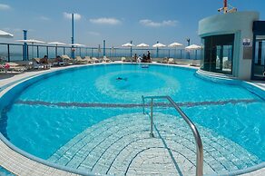 Luxurious 90sqm 2BR Beach Front