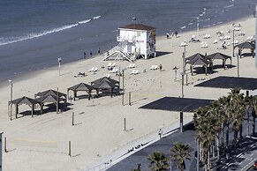 Luxurious 90sqm 2BR Beach Front