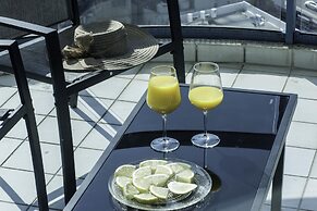 Luxurious 90sqm 2BR Beach Front