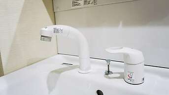 Breeze Shortstay Female Only