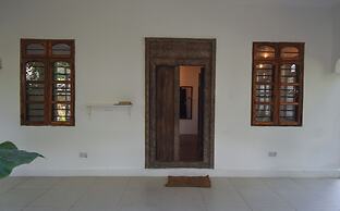 Yellow Card Apartment & Bungalow