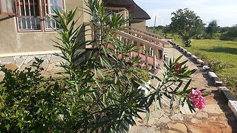 Parkside Safari Lodge