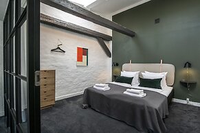 The Churchill Penthouse by Daniel&Jacob’s