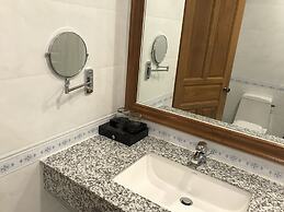 Dragon Phoenix Hotel