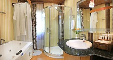 Kolu Group Of Houseboats