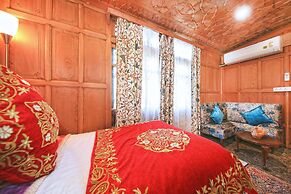 Kolu Group Of Houseboats