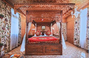 Kolu Group Of Houseboats