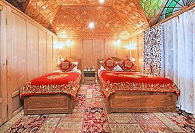 Kolu Group Of Houseboats