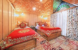 Kolu Group Of Houseboats