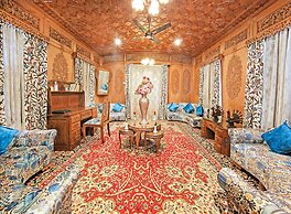 Kolu Group Of Houseboats