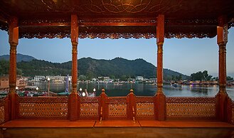 Kolu Group Of Houseboats