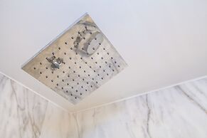 Luxury Collection-4 Bedroom 3 Full-bathroom-boston