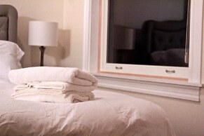 Luxe Condo Back Bay Boston-3 Bedrooms & 2 Baths