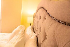 Luxe Condo Back Bay Boston-3 Bedrooms & 2 Baths