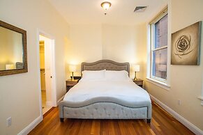 Luxe Condo Back Bay Boston-3 Bedrooms & 2 Baths