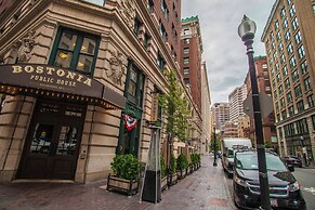 Luxe Condo Back Bay Boston-3 Bedrooms & 2 Baths