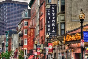 Luxe Condo Back Bay Boston-3 Bedrooms & 2 Baths