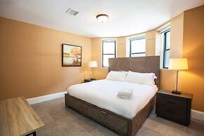 Lux Condo Near Boston - 3 King Beds 2 Bath-parking