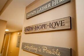 Lux Condo Near Boston - 3 King Beds 2 Bath-parking