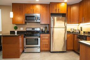Lux Condo Near Boston - 3 King Beds 2 Bath-parking