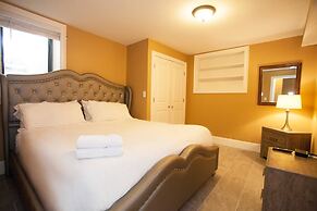 Lux Condo Near Boston - 3 King Beds 2 Bath-parking