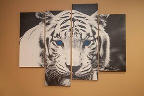 Lux Condo Near Boston - 3 King Beds 2 Bath-parking