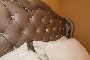 Lux Condo Near Boston - 3 King Beds 2 Bath-parking